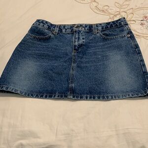 Old Navy PreOwned Mini Blue Jean Belt Hoop Denim Skirt Size 10